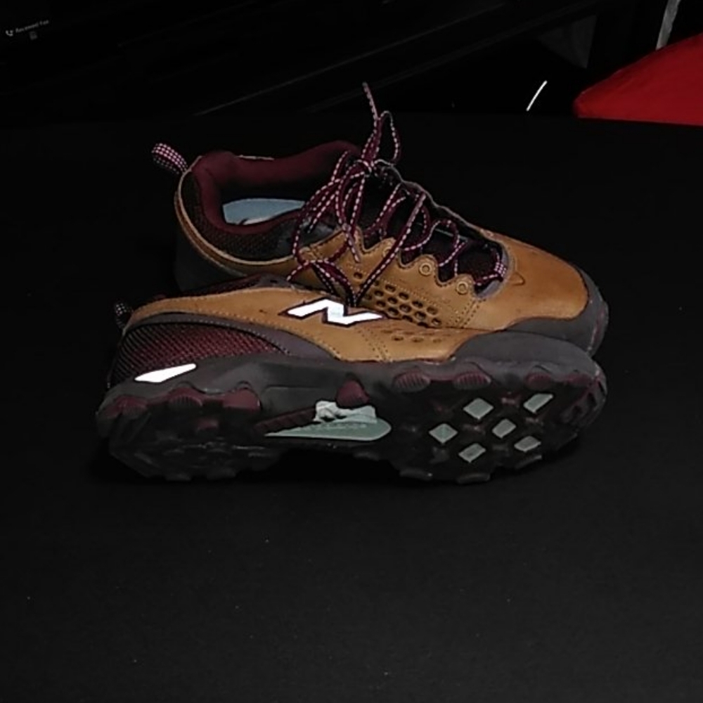 New Balance - Picture 2 of 4